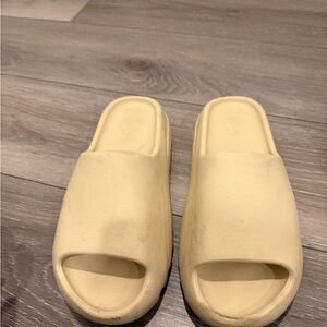 Yeezy Slides “Bone”